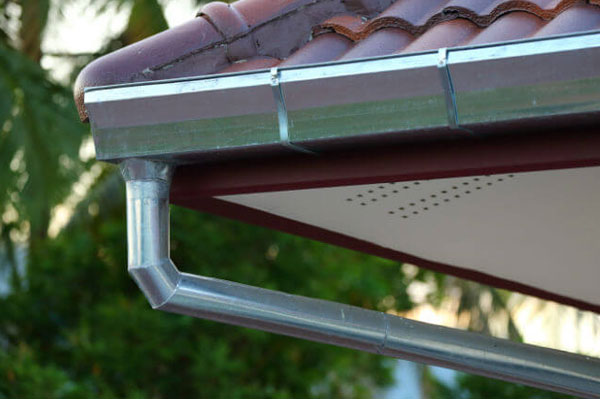 Seamless rain gutters installation services Los Angeles CA